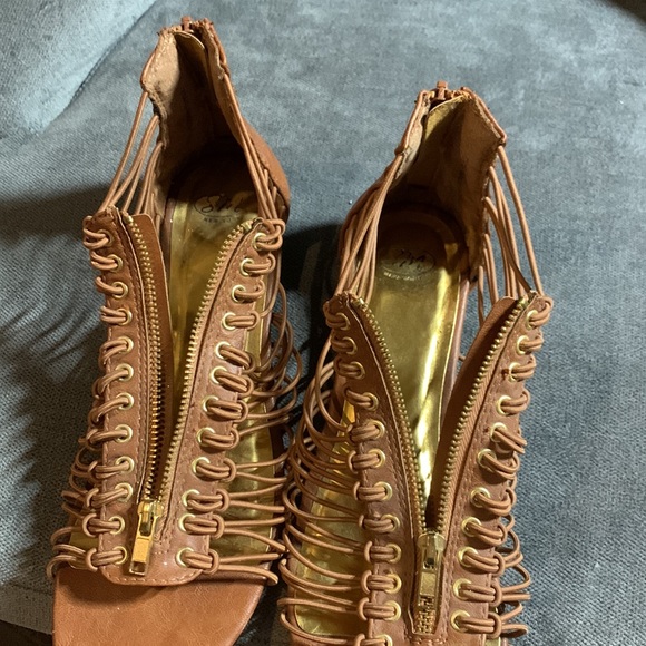 SM New York beige flat sandal. Size 8.5 - Picture 5 of 5